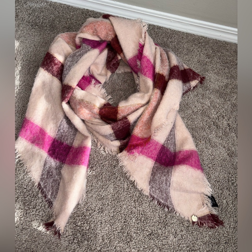 Express Plaid Blanket Scarf – Pink & Beige Checkered